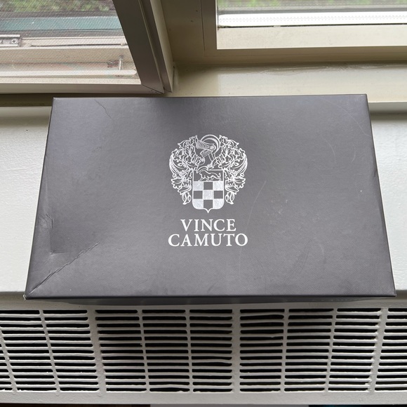 BRAND NEW!!! Size 6 Vince Camuto Sandals - Picture 9 of 9